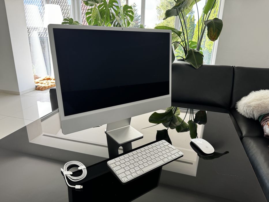 iMac 24” (2021) – M1, 8 GB RAM, 512 GB SSD – stan idealny