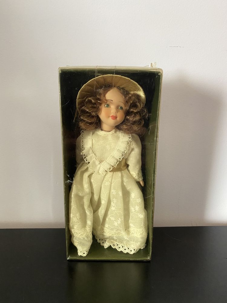 Boneca em porcelana vintage
