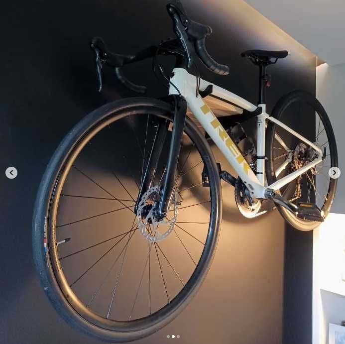 Wieszak na rower na ścianę kolor czarny lub dębowy