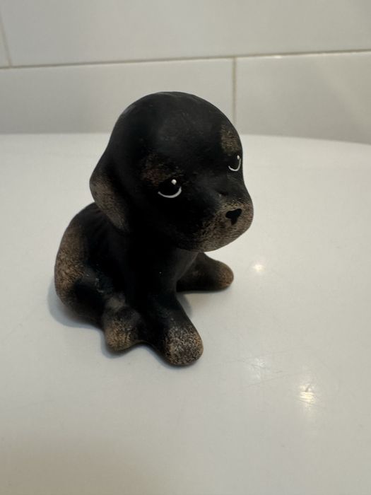 Czarny piesek pies szczeniaczek figurka ceramiczna wysokość 6cm.