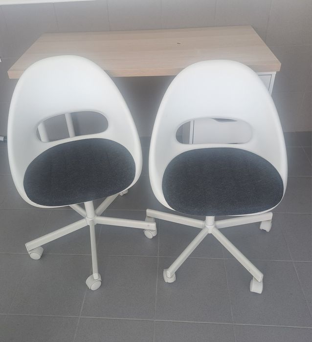 Mesa e cadeiras manicure