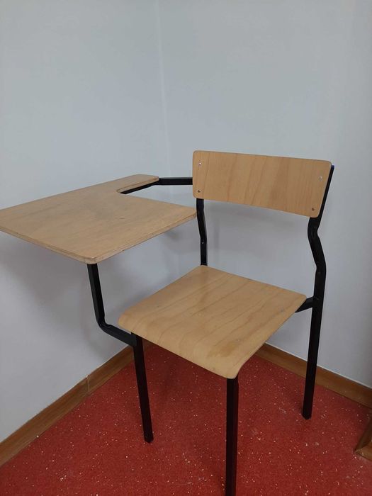 Sprzedam Krzesło Szkolne z Pulpitem Stałym