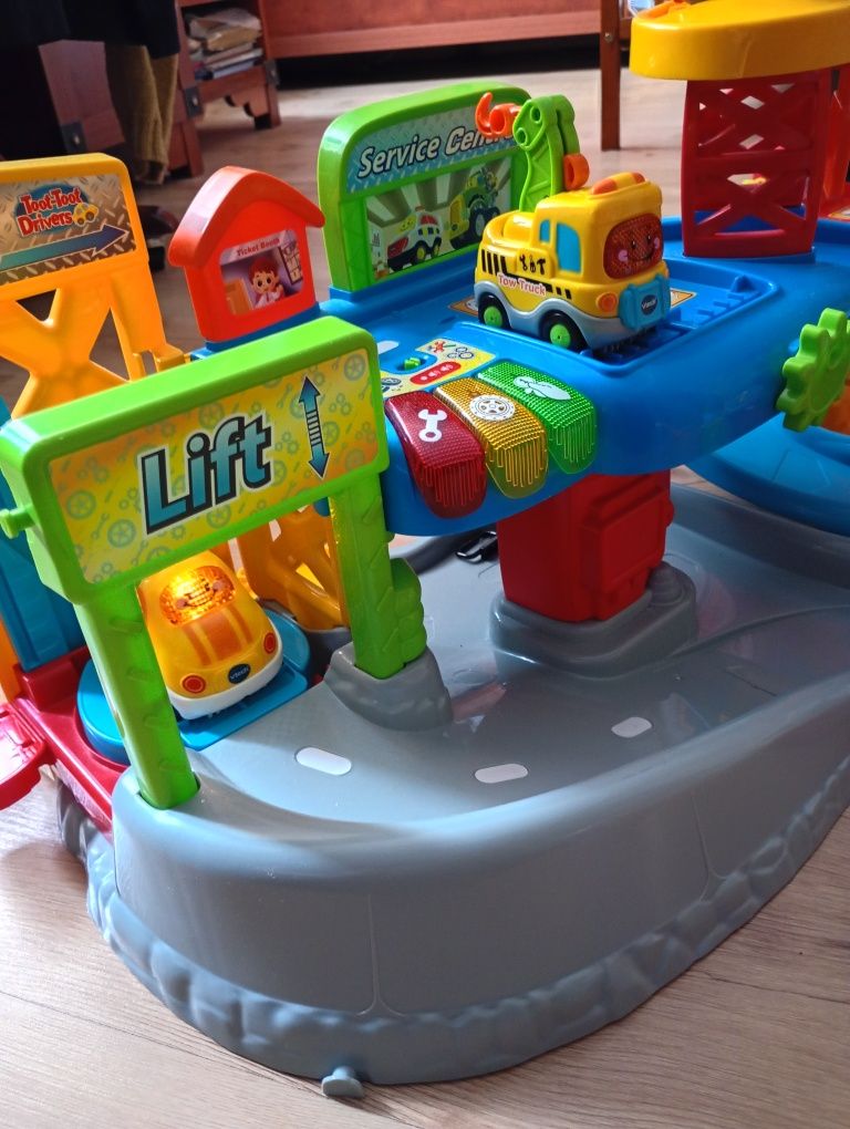 Vtech garaż tory rampy autka tut tut