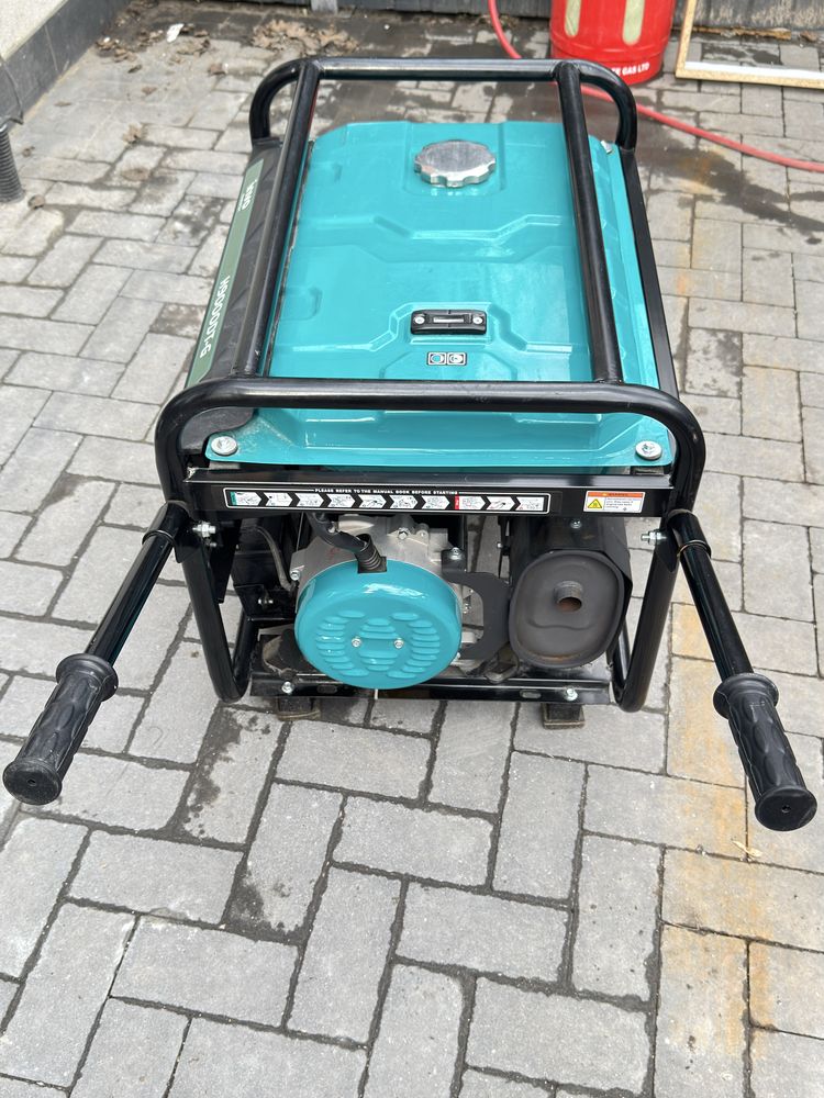 Генератор Invo H9000DT-G 7,2/7,7 кВт,  (трьохфазни з ел. Стартером)