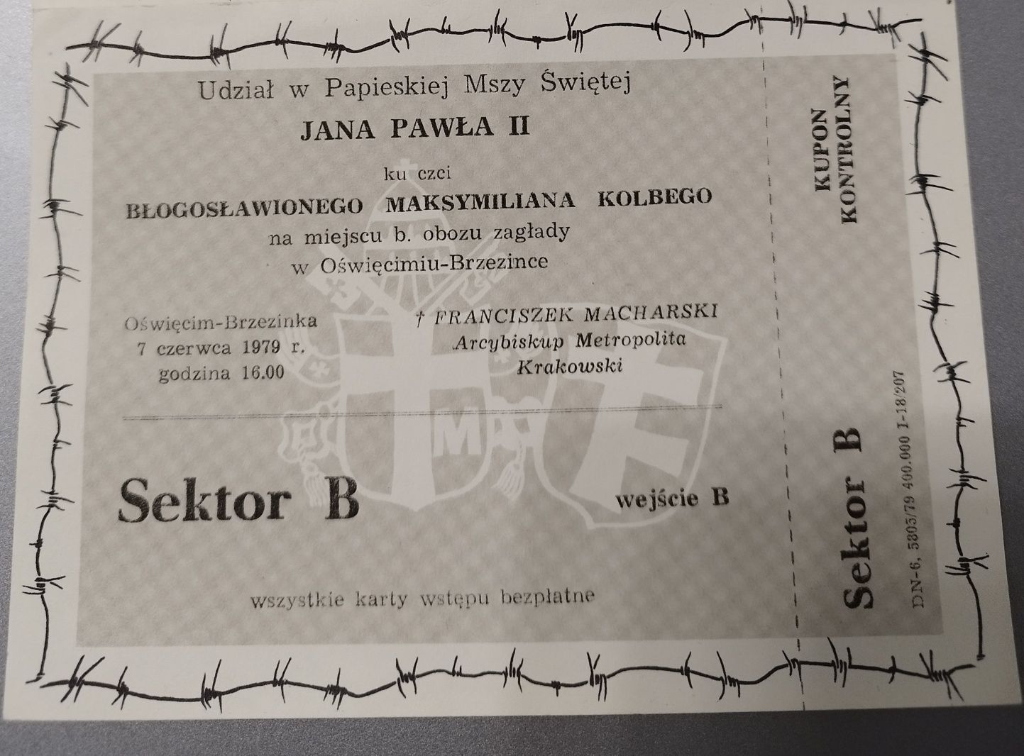 Pamiątkowa wejściówka na mszę papieską