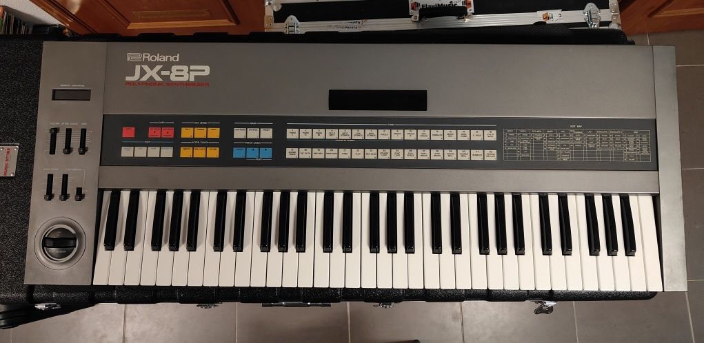 Sintetizador Roland JX8P