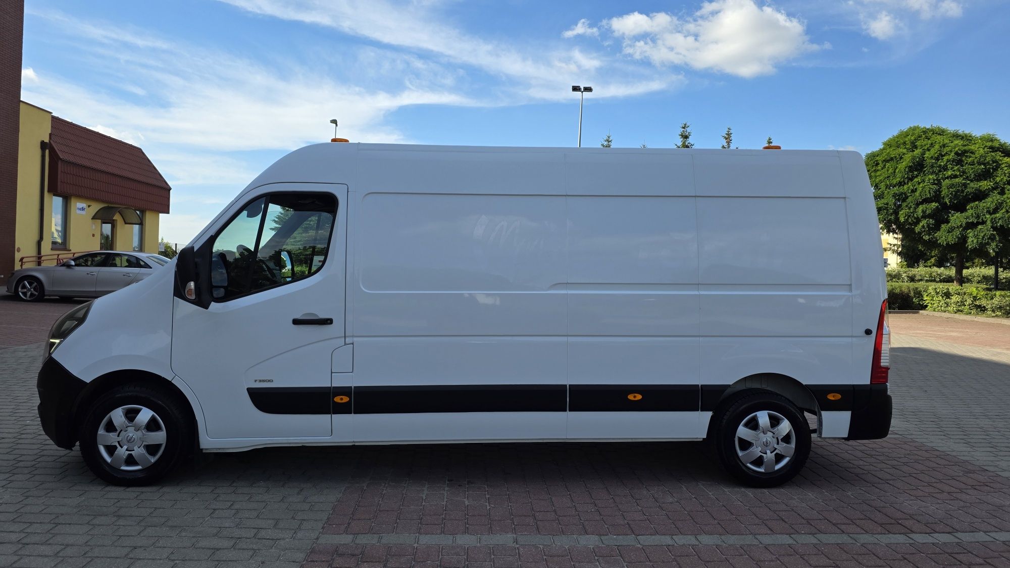 Opel movano rok 2020 silnik 2.3 diesel bogate wyposażenie ładny zamian