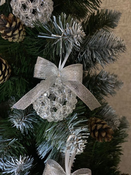 Новорічні іграшки