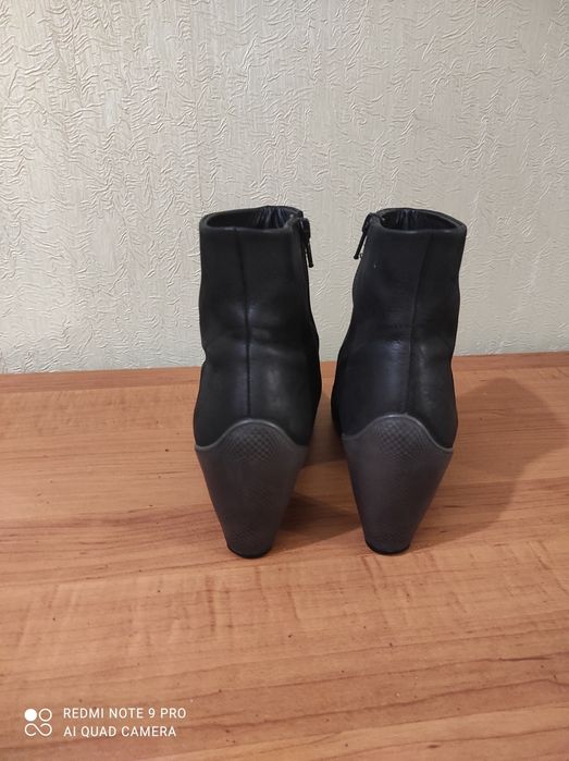 Ботинки жіночі демісезонні Ессо, розмір 39, натуральний нубук