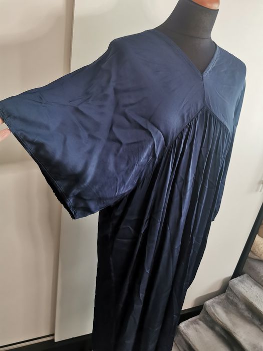 Śliczna satynowa granatowe długa sukienka plus size oversize 30% jedwa