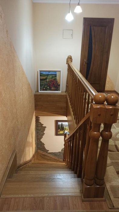 Продаж 6-ти кімнатної квартири у місті Ужгород.