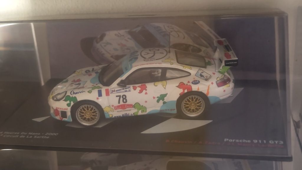 Vendo miniaturas Porsche 911 GT3 e Porsche RS Spider