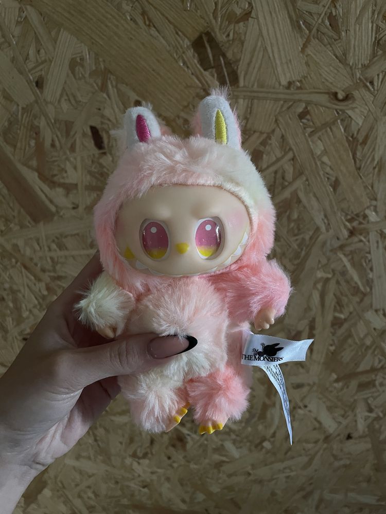 Labubu blind box