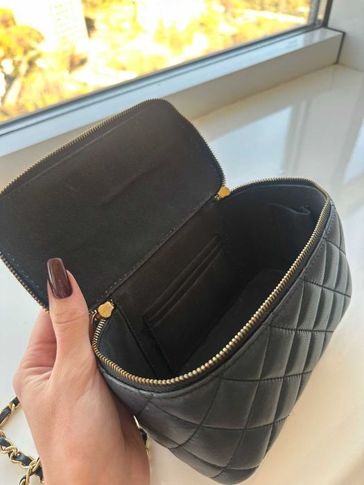 Стильная сумка на цепочке в стиле CHANEL