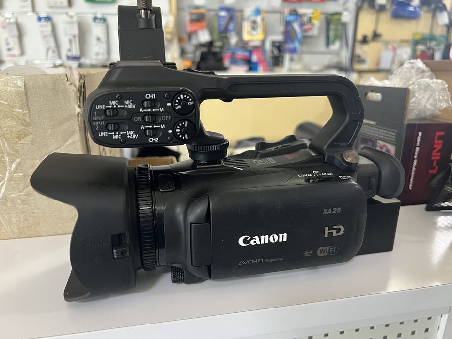 Відеокамера Canon XA 25