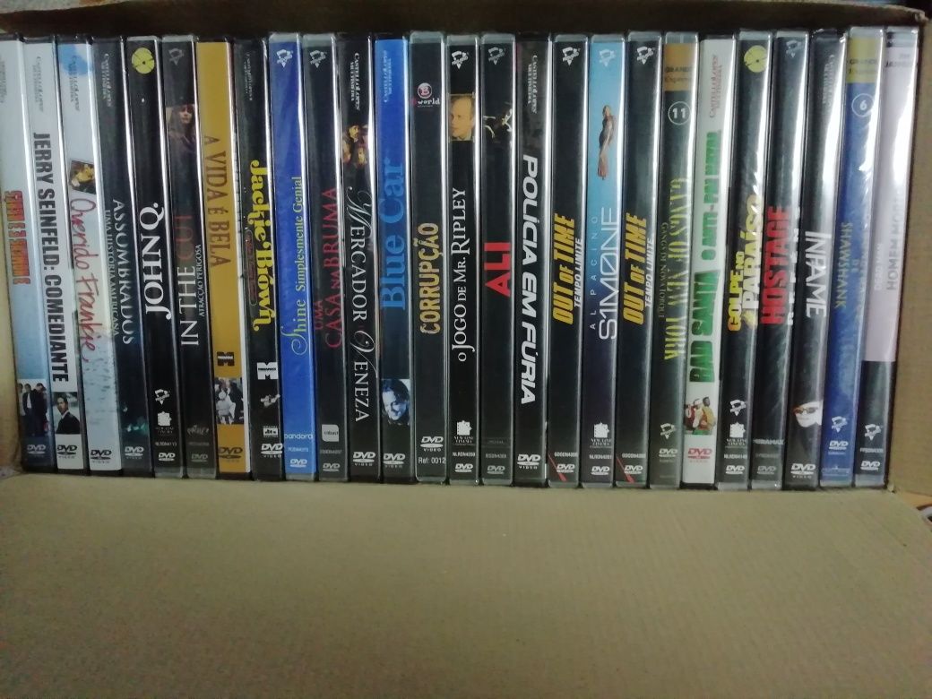 Vários filmes em DVD e VHS