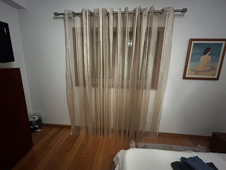 3 Cortinados em organza (com estrutura)