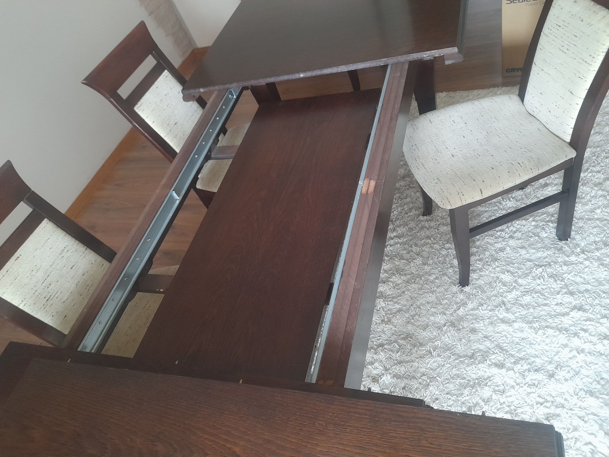 Stół duży rozkładany drewniany z krzesłami do salonu jadalni
