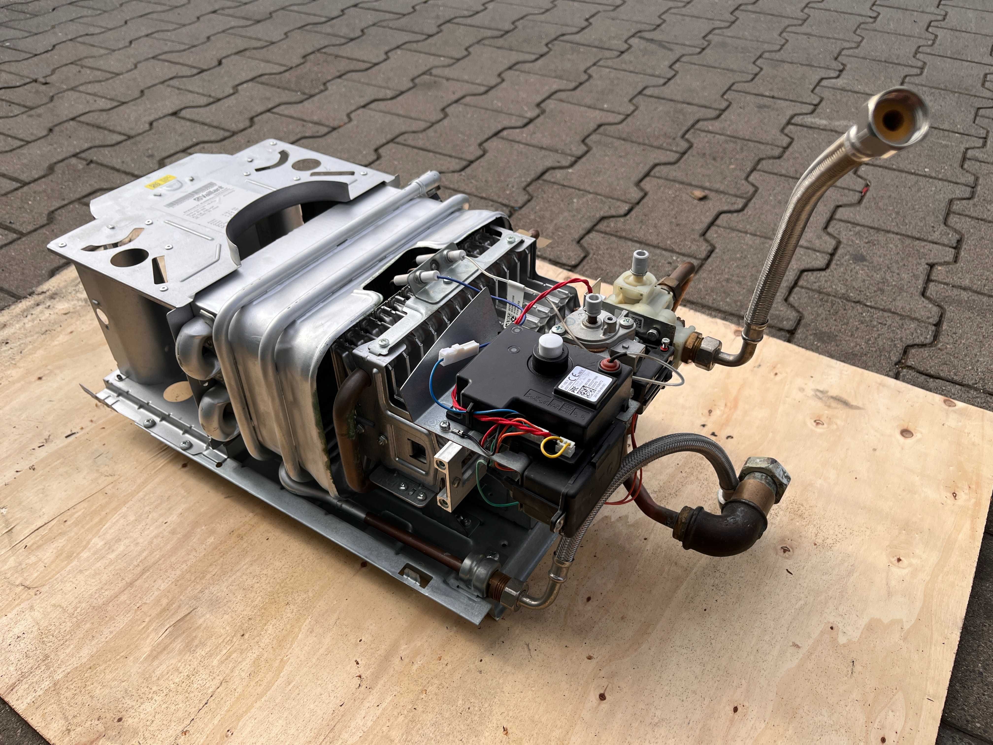Piecyk gazowy podgrzewacz wody Vaillant Atmomag Mini 114/1 6,4-18,1kW