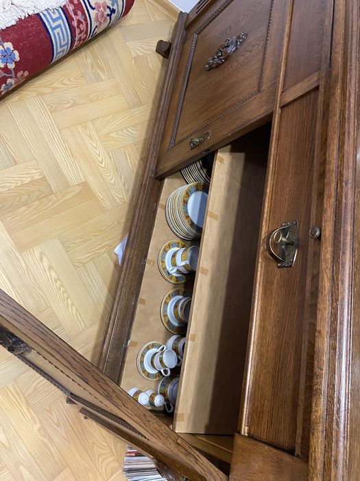 Kredens drewniany w stylu klasycznym – antyk