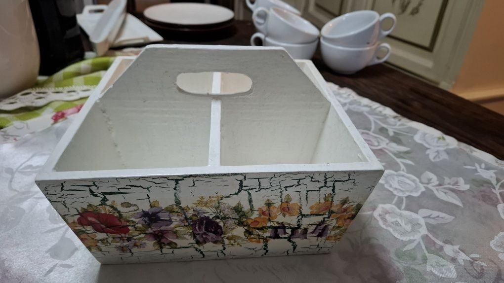 Drewniany organizer do kuchni decoupage