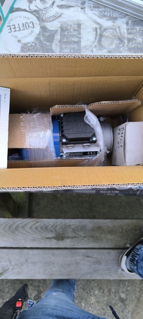 Silnik elektryczny z hamulcem
