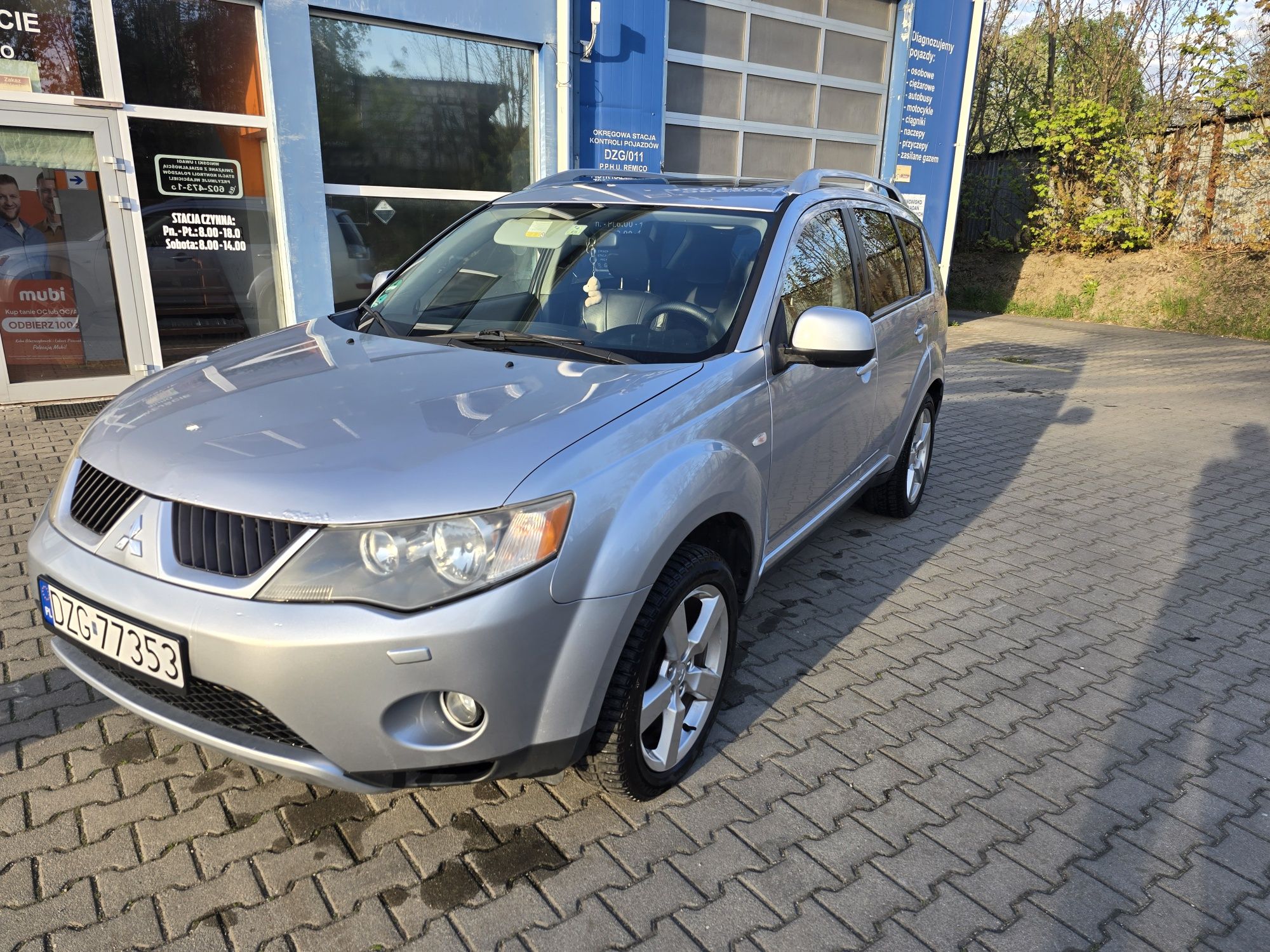 Mitsubishi Outlander 2