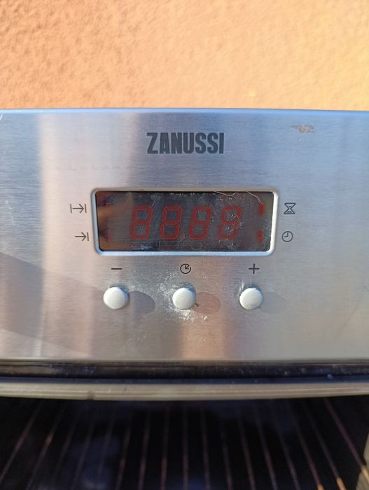Вбудована духовка Zanussi