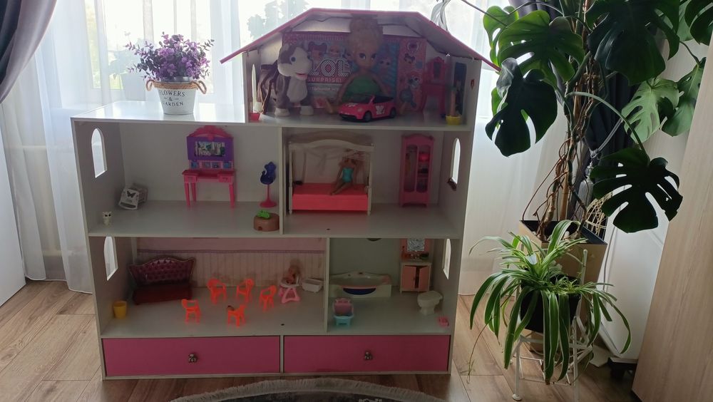 Продамо шикарний ігровий будиночок -меблі