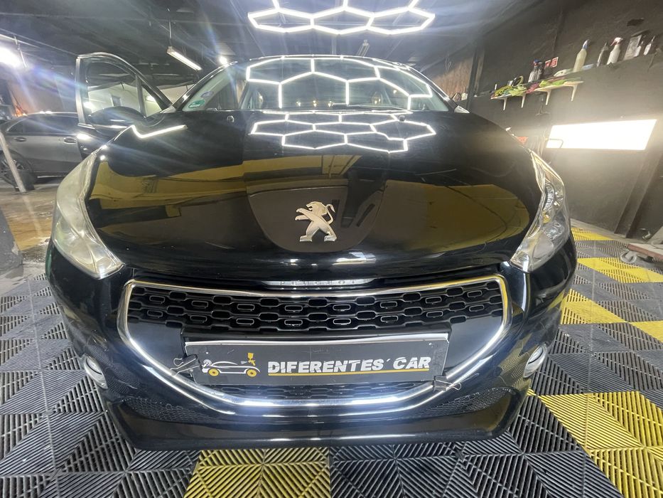 Peugeout 208 1.2  gasolina baixa quilometragem
