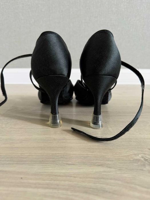 Босоніжки для танцю