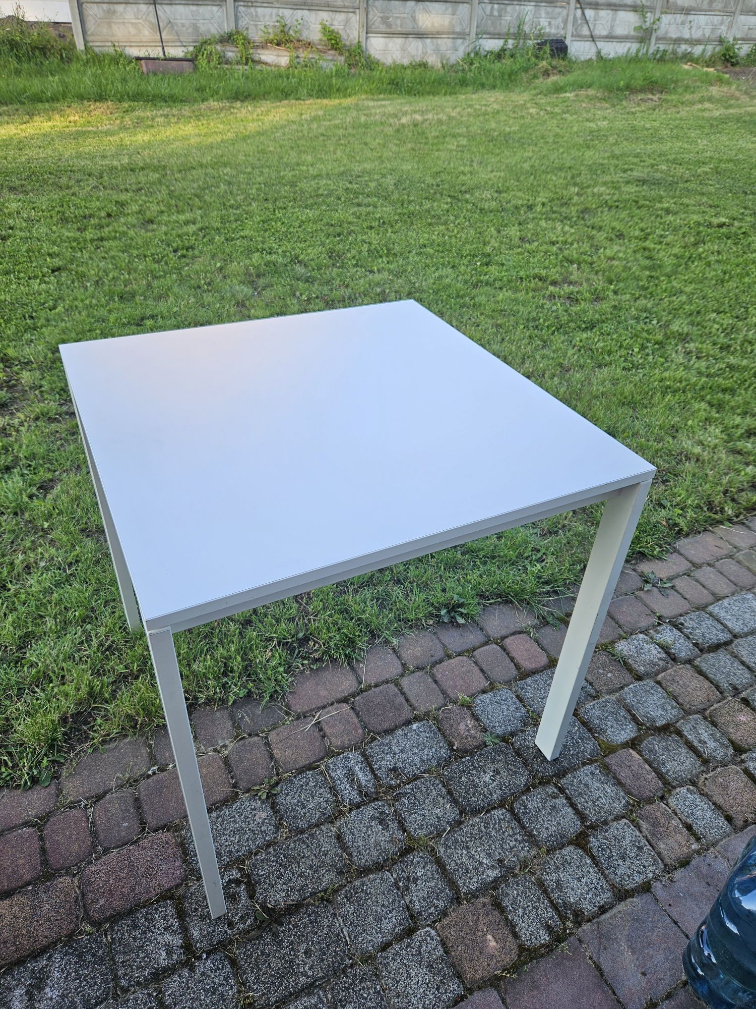 Stolik biały kwadratowy ikea