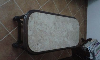 Mesa com tampo de mármore