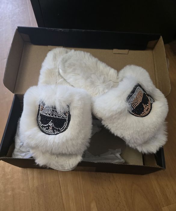 Klapki damskie Karl Lagerfeld
Komfortowe