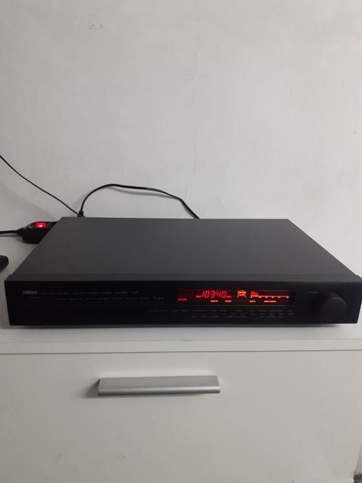 Tuner czarny yamaha