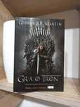 G. R. R. Martin, Gra i tron. Pieśń lodu i ognia. Tom 1