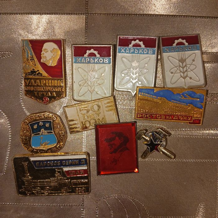 Годинники та значки