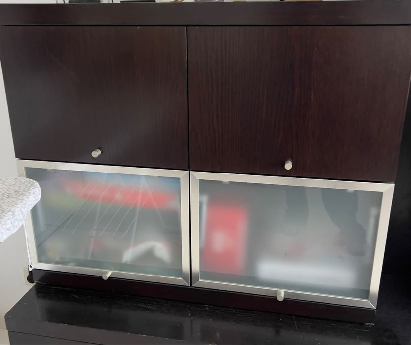 Cristaleira e cubo de parede