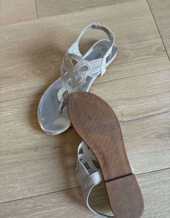 Sandałki Bassano roz. 41 srebrne