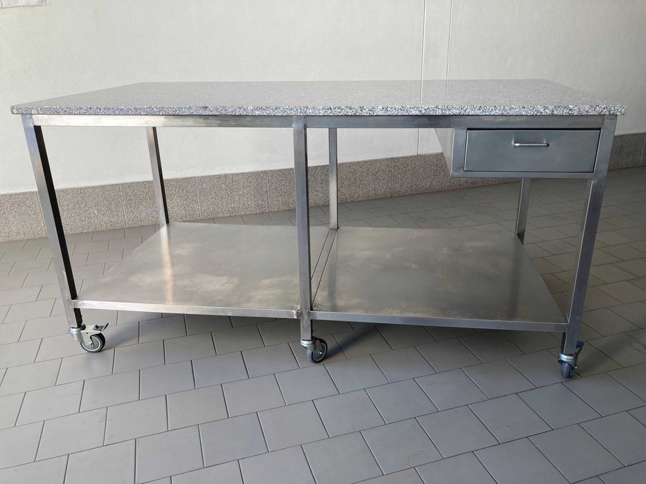 Mesa de trabalho com gavetas tampo em granito escaparate inox