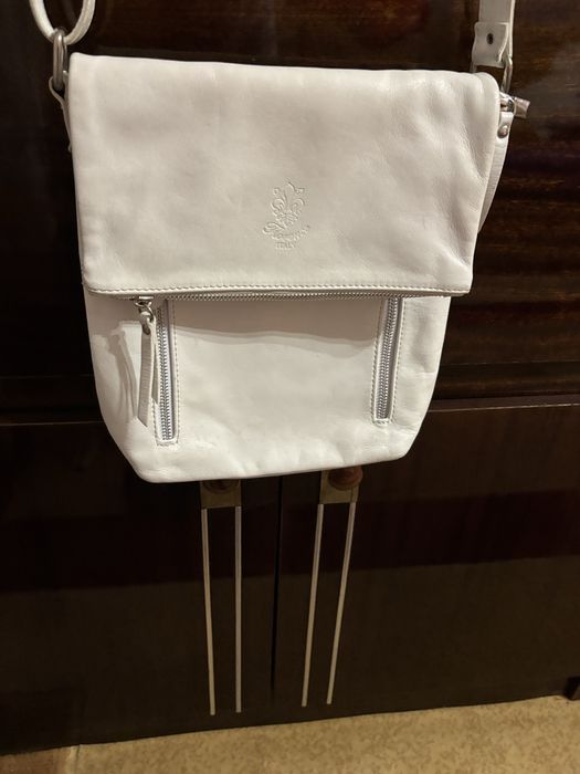 Сумка белая кожаная с длинной ручкой