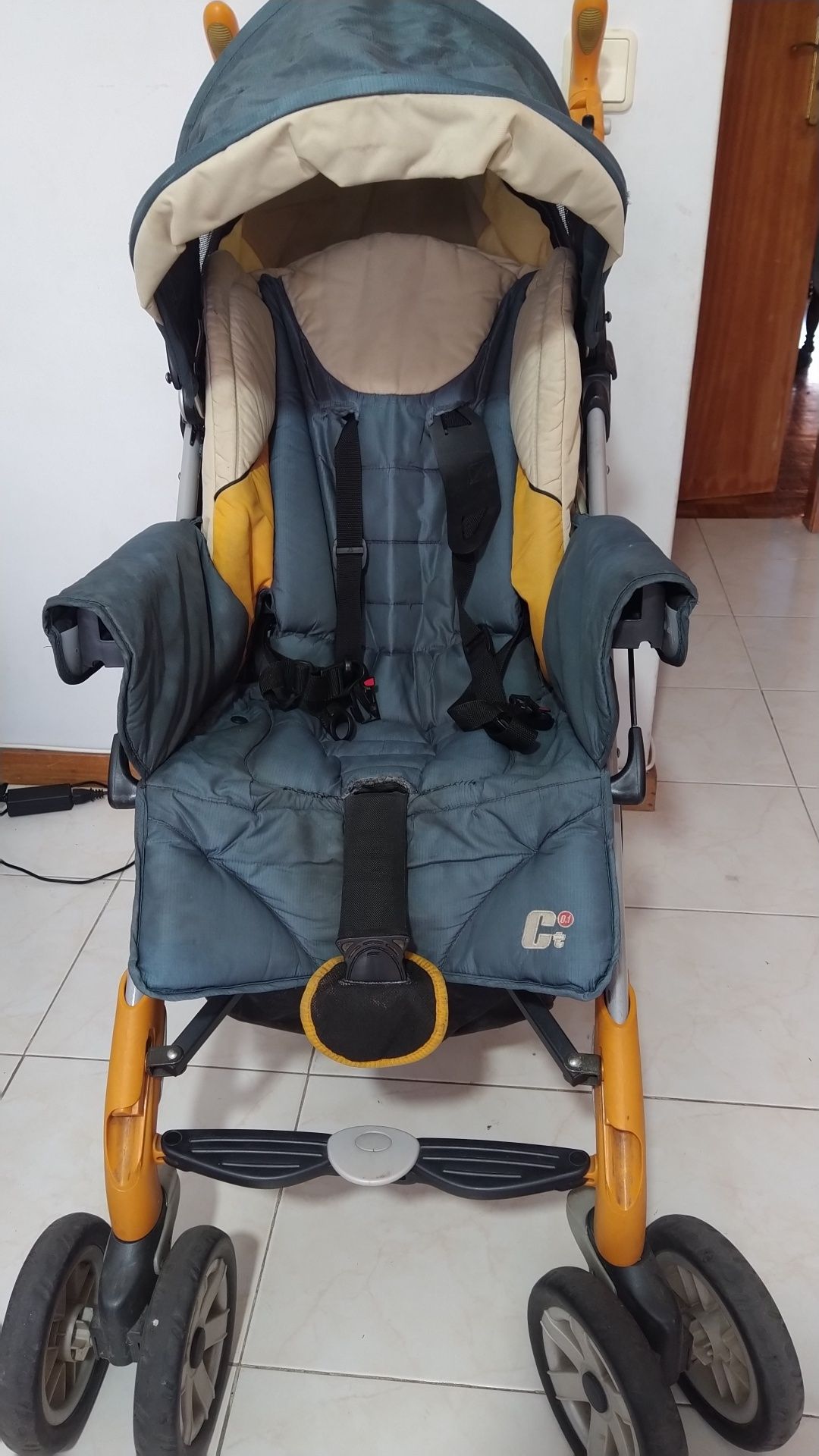 Carrinho de bebê 'CHICCO'