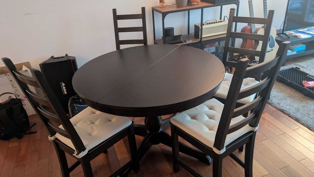 IKEA Extendable Table + Optional Chairs / Mesa extensível + Cadeiras