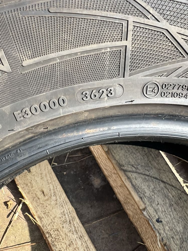 2xopona zimowa VREDESTEIN w rozmiarze 215/65 R17