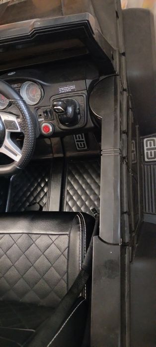 Дитячий електромобіль