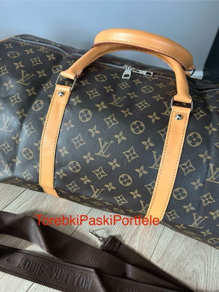 Nowa torba podróżna Louis Vuitton.