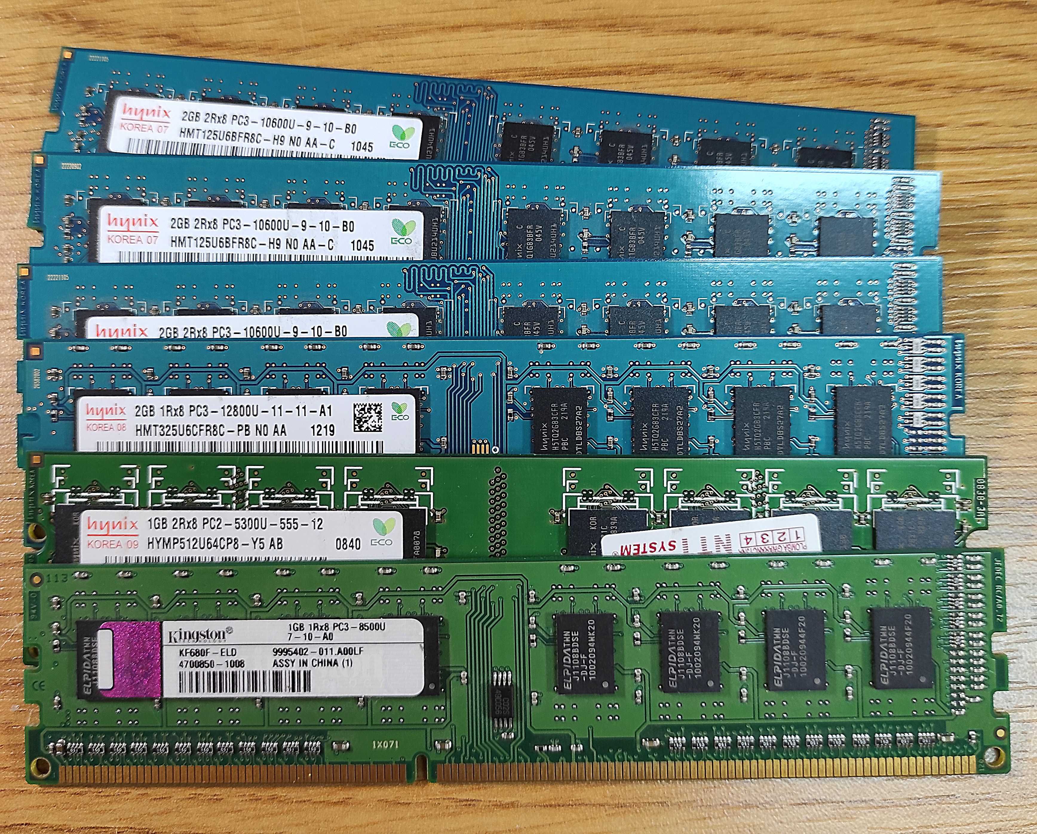 Pamięć RAM  DDR3 2GB PC3-10600U x 4 + 2 Pamięci ram gratis