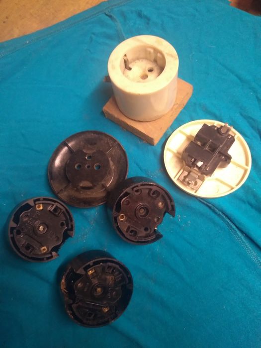 Wyłączniki światła PRL