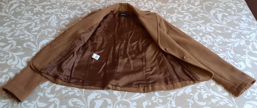 Casaco Jaqueta Senhra, Uscita