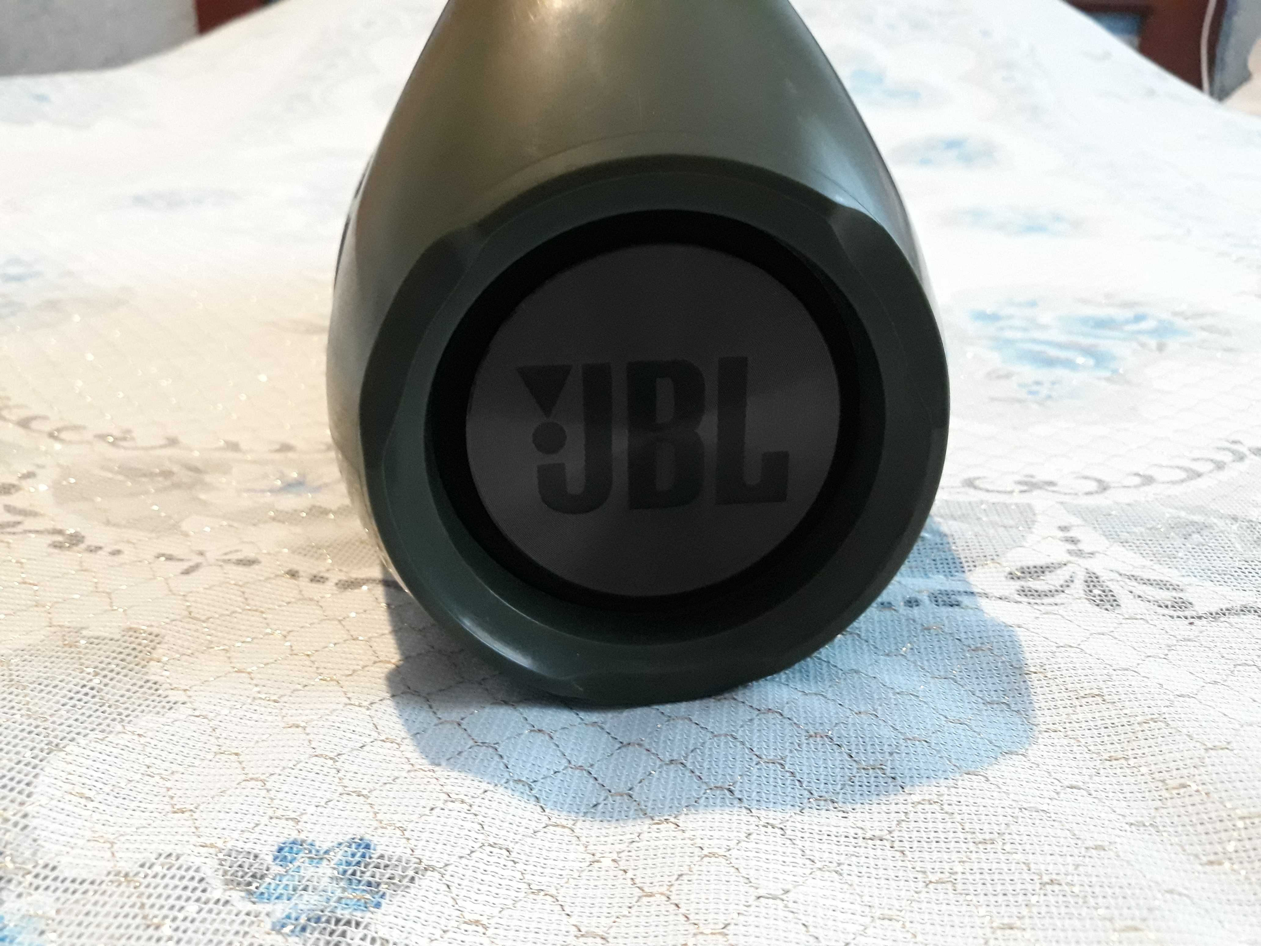 Продам бумбокс JBL